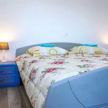 Tina Villa